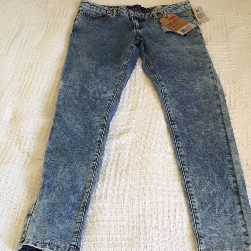 NWT girls size 12 regular Levi’s. Knit jean